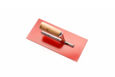 Hladítko PVC, červená farba s nitovanou drevenou rukoväťou 280x130mm